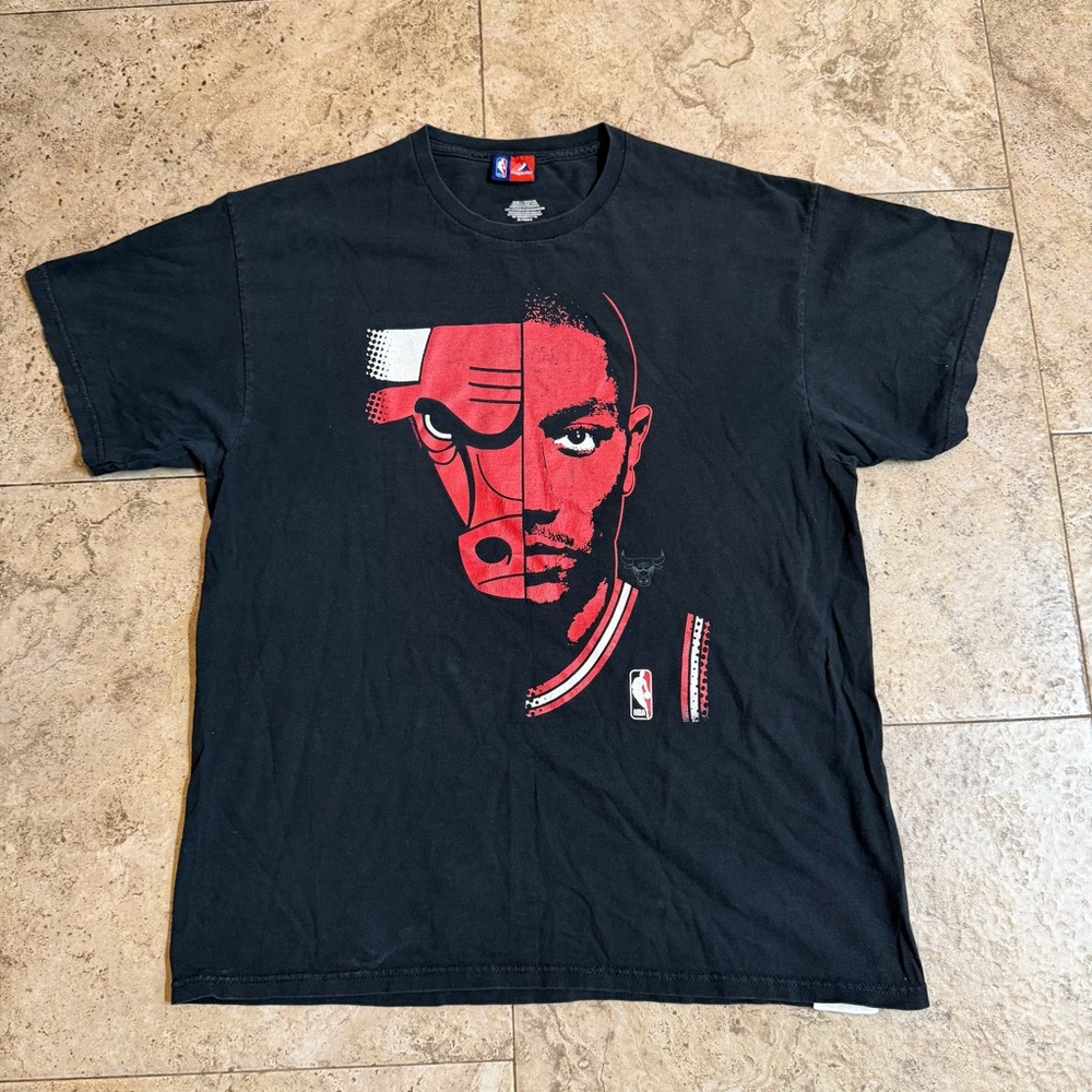 Derek Rose Chicago Bulls NBA Mens XL Split Face Bull Majestic Tag (Rare)